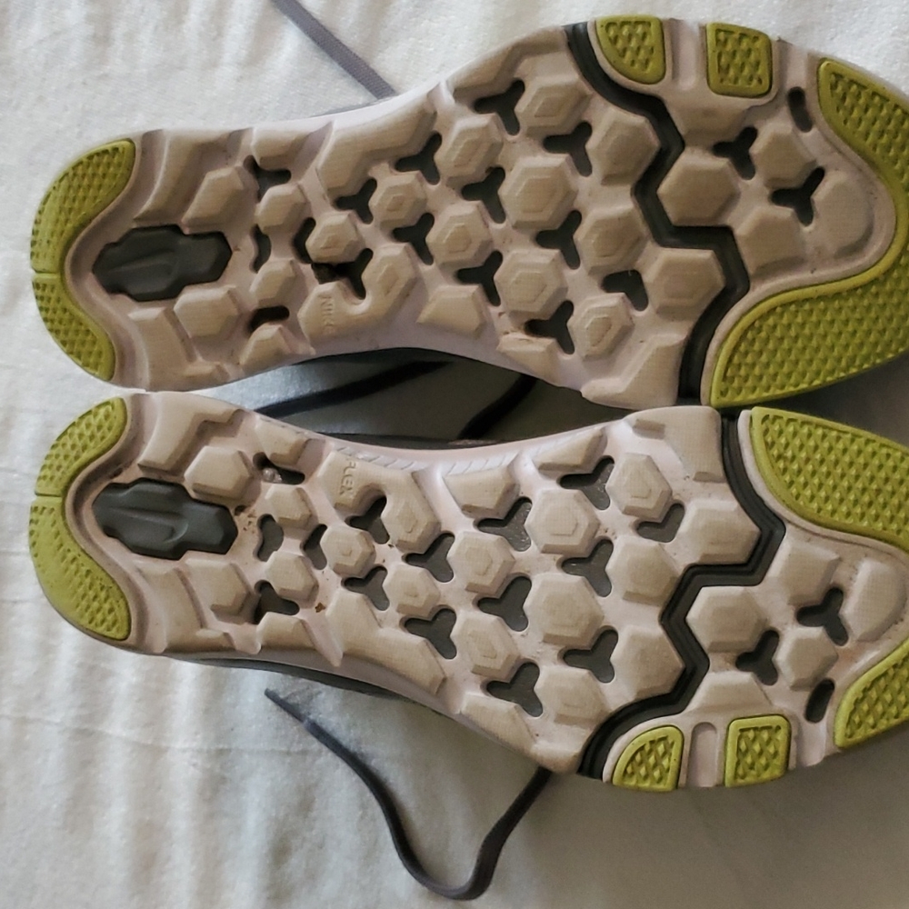 Nike - Picture 3 of 3